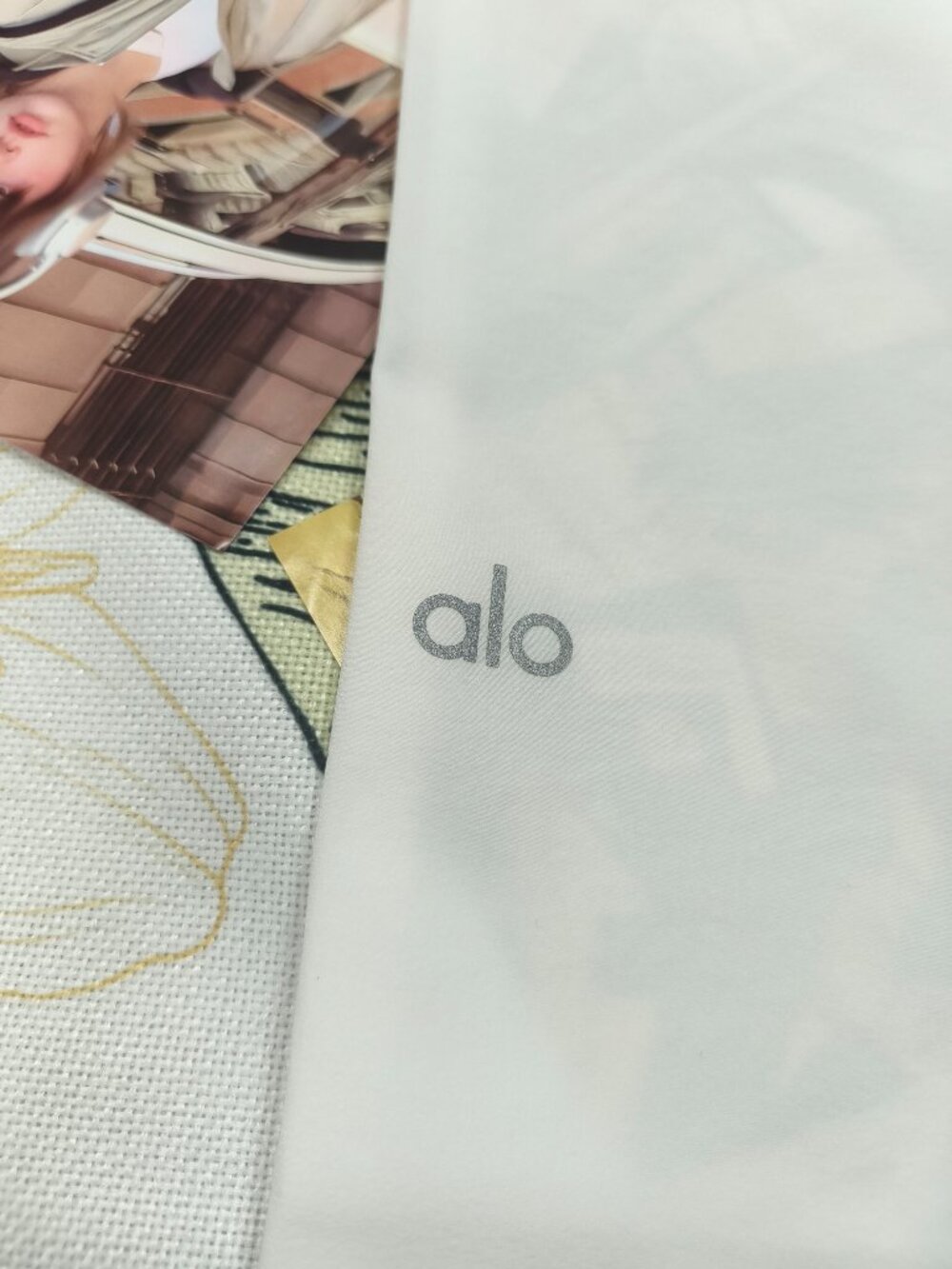 NWT✨Alo Yoga Straight Leg Pants White/Black (Regular) Fashion Comfortable🌼 - Picture 5 of 7